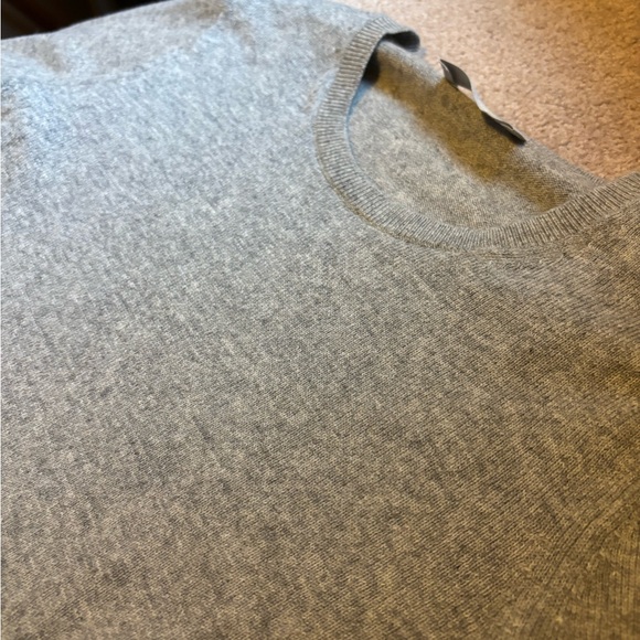 Everlane The Classic Crew in Cashmere - Picture 6 of 6